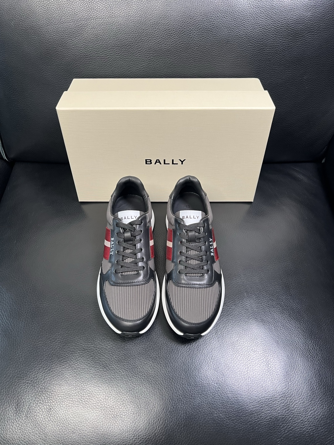 BALLY 高品质 顶级工艺品 巴利 专柜同原厂配置 ，鞋面意大利进口牛皮面料，进口水染牛皮里垫 ，鞋底