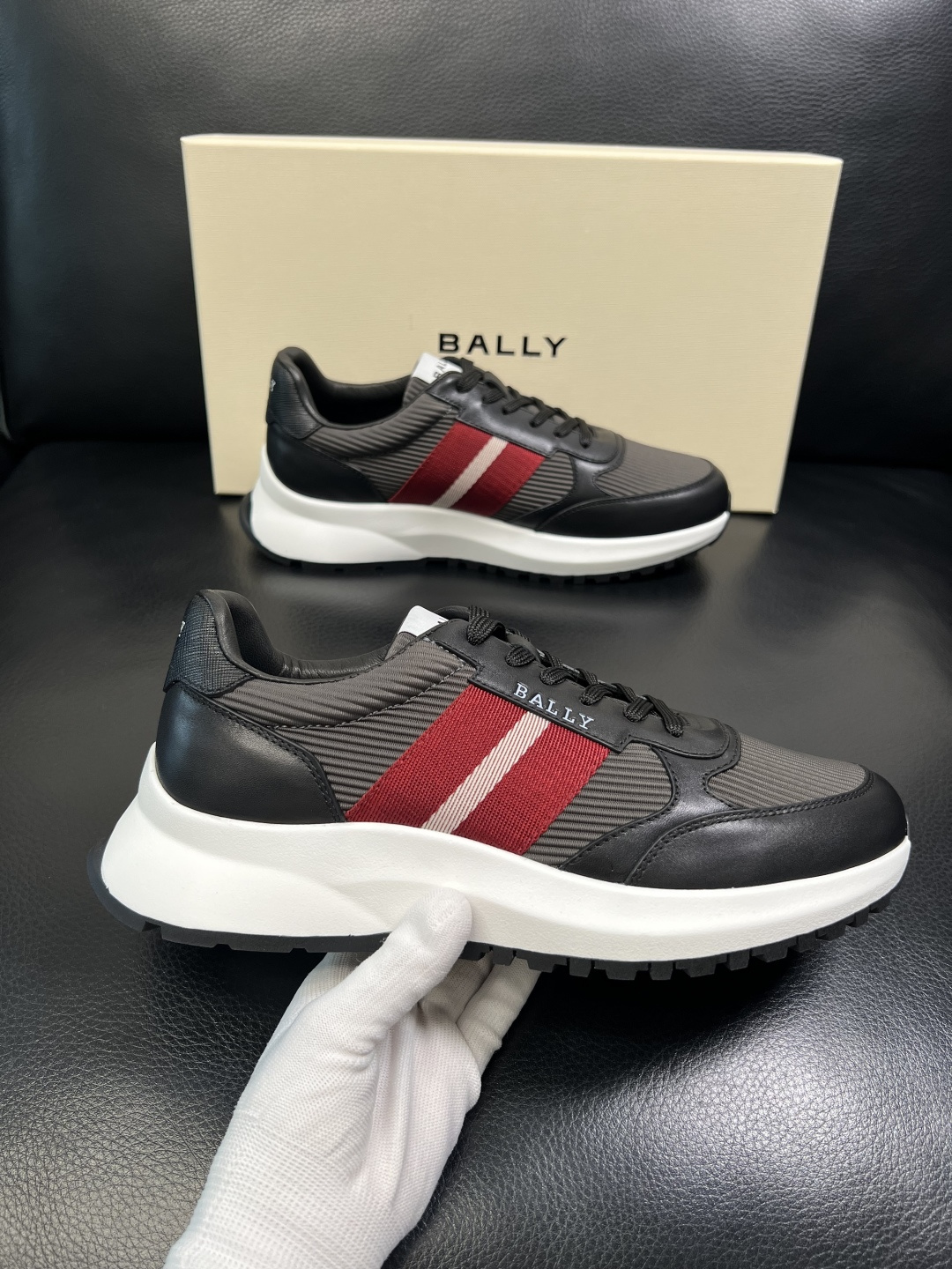 BALLY 高品质 顶级工艺品 巴利 专柜同原厂配置 ，鞋面意大利进口牛皮面料，进口水染牛皮里垫 ，鞋底