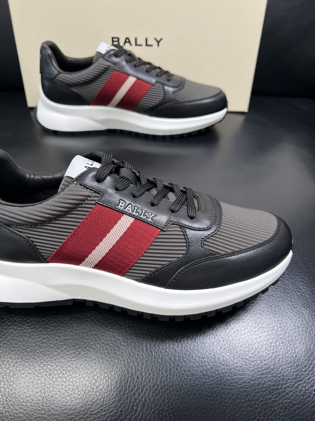 BALLY 高品质 顶级工艺品 巴利 专柜同原厂配置 ，鞋面意大利进口牛皮面料，进口水染牛皮里垫 ，鞋底