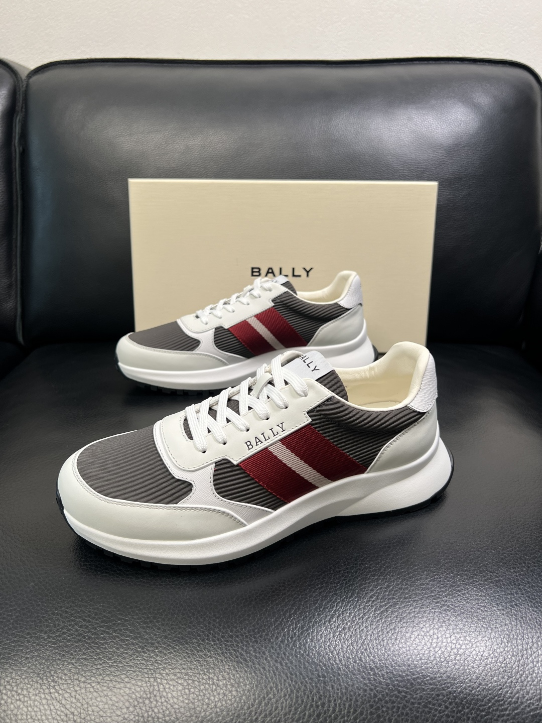 BALLY 高品质 顶级工艺品 巴利 专柜同原厂配置 ，鞋面意大利进口牛皮面料，进口水染牛皮里垫 ，鞋底