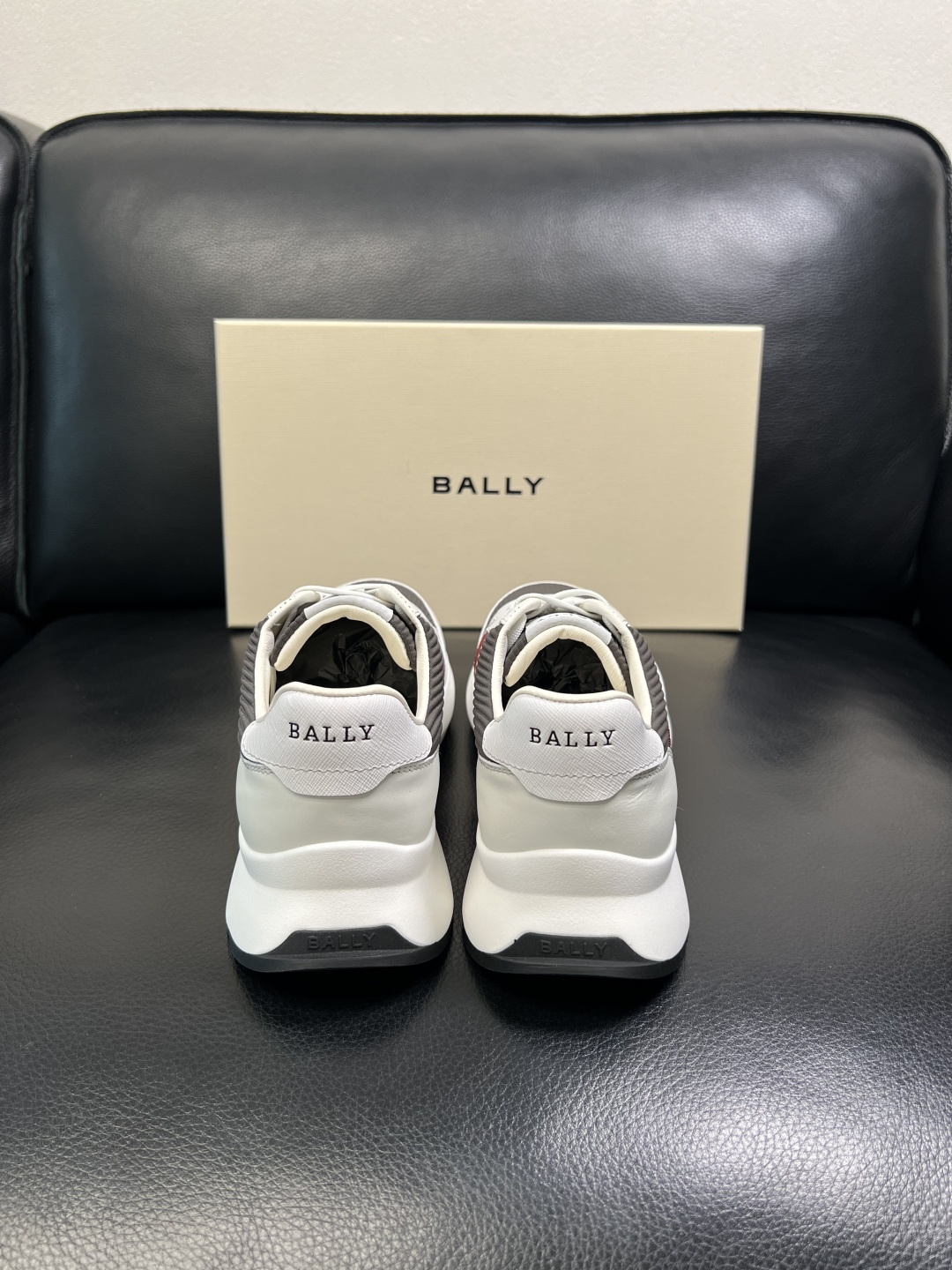 BALLY 高品质 顶级工艺品 巴利 专柜同原厂配置 ，鞋面意大利进口牛皮面料，进口水染牛皮里垫 ，鞋底