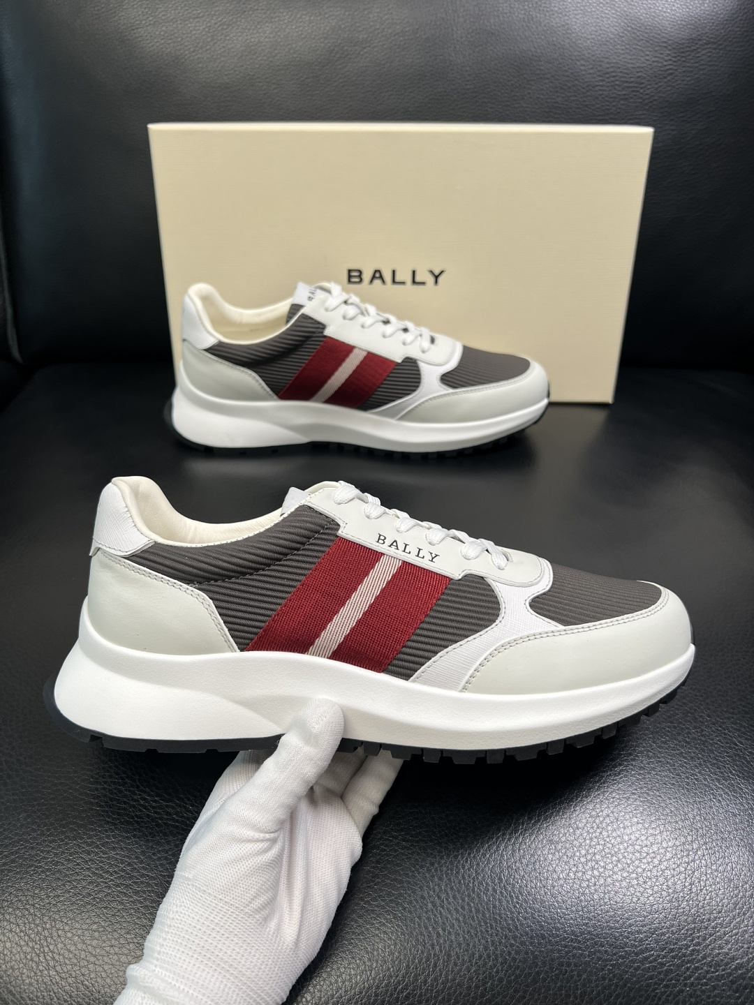 BALLY 高品质 顶级工艺品 巴利 专柜同原厂配置 ，鞋面意大利进口牛皮面料，进口水染牛皮里垫 ，鞋底