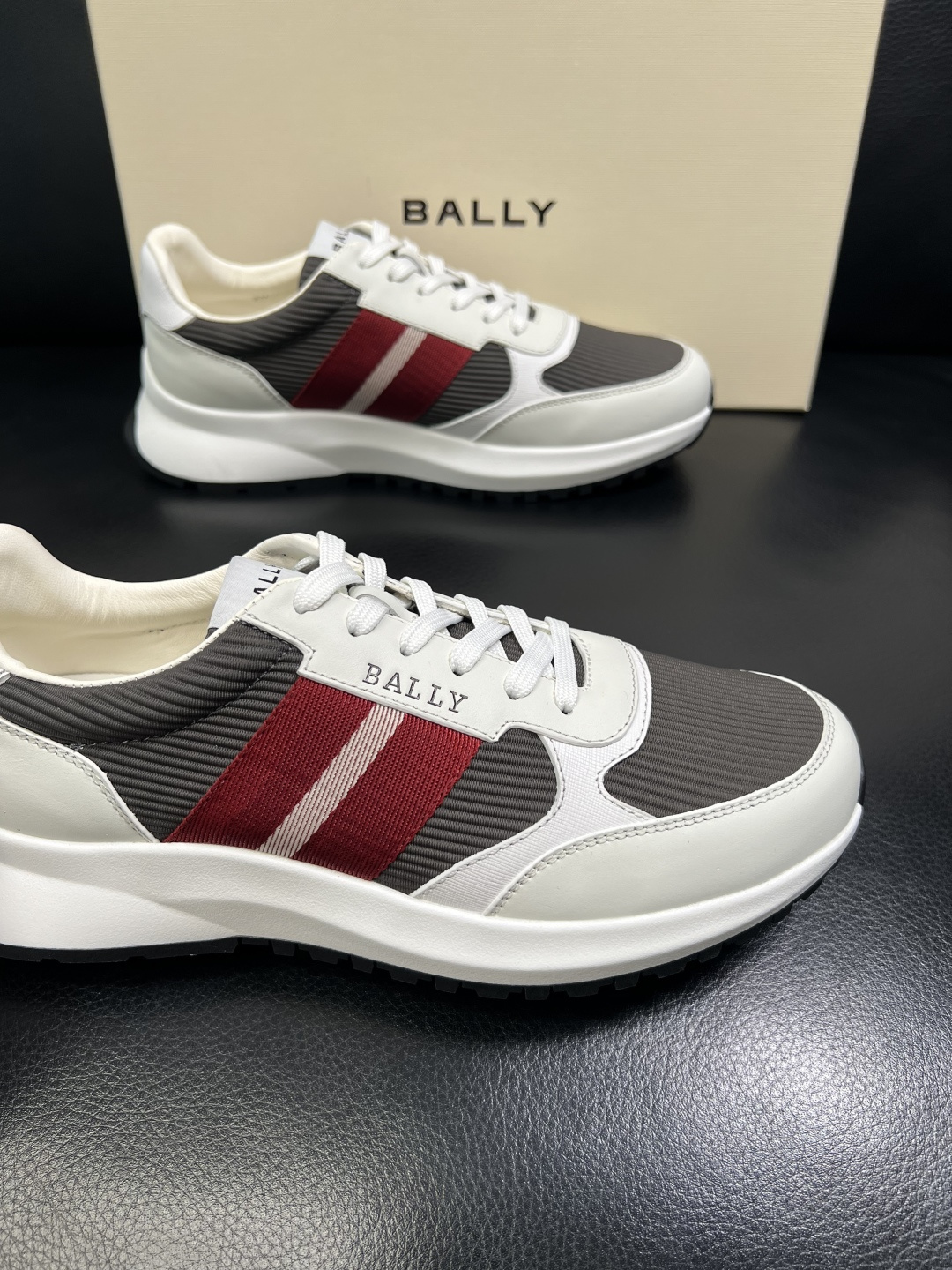 BALLY 高品质 顶级工艺品 巴利 专柜同原厂配置 ，鞋面意大利进口牛皮面料，进口水染牛皮里垫 ，鞋底