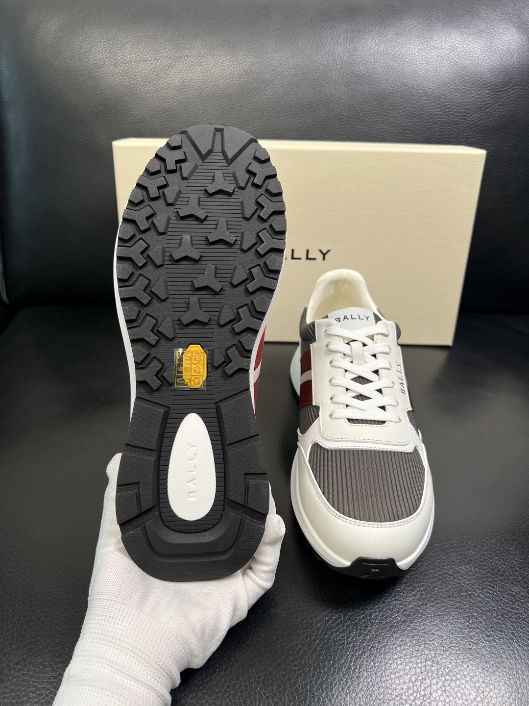 BALLY 高品质 顶级工艺品 巴利 专柜同原厂配置 ，鞋面意大利进口牛皮面料，进口水染牛皮里垫 ，鞋底