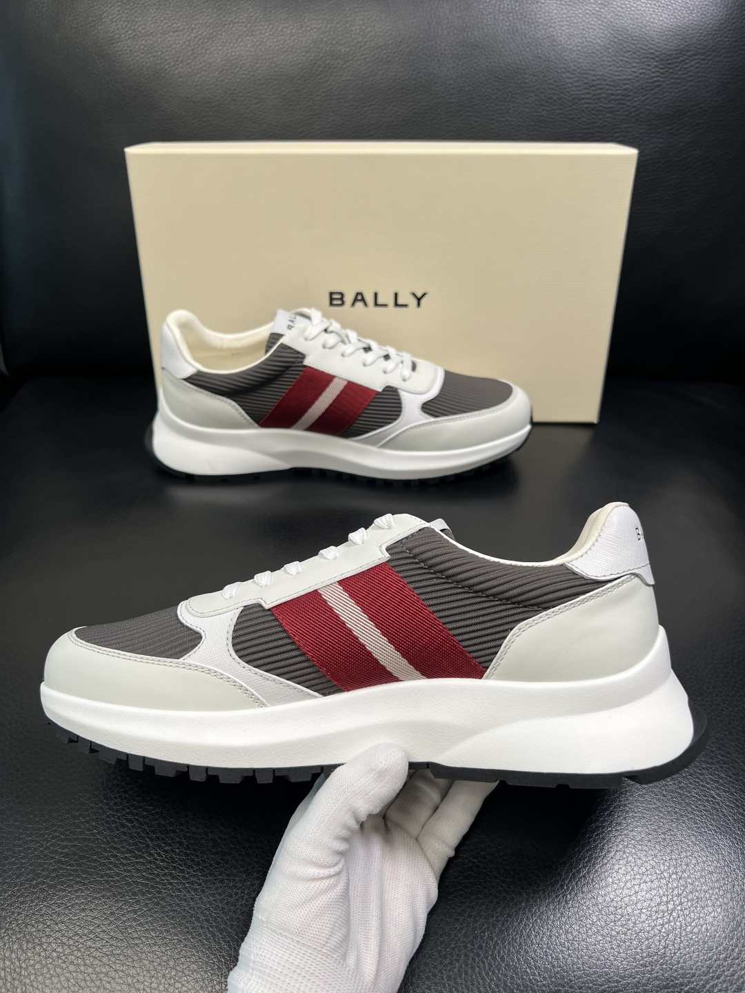 BALLY 高品质 顶级工艺品 巴利 专柜同原厂配置 ，鞋面意大利进口牛皮面料，进口水染牛皮里垫 ，鞋底