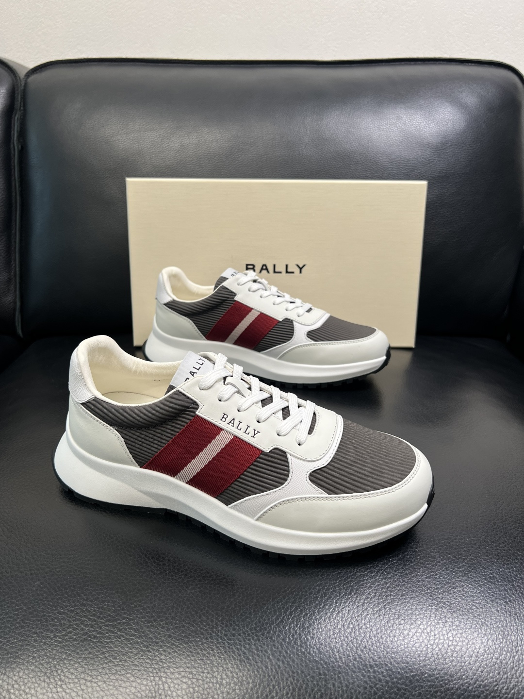 BALLY 高品质 顶级工艺品 巴利 专柜同原厂配置 ，鞋面意大利进口牛皮面料，进口水染牛皮里垫 ，鞋底