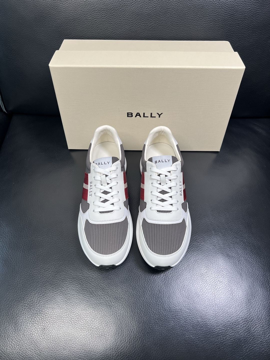 BALLY 高品质 顶级工艺品 巴利 专柜同原厂配置 ，鞋面意大利进口牛皮面料，进口水染牛皮里垫 ，鞋底