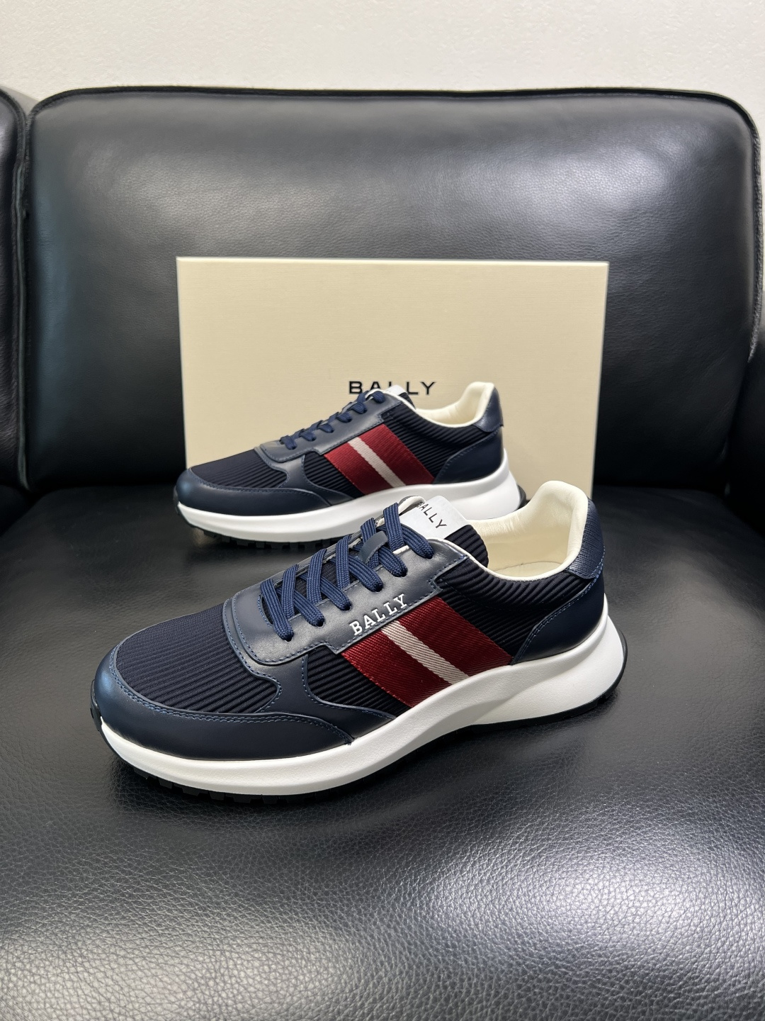 BALLY 高品质 顶级工艺品 巴利 专柜同原厂配置 ，鞋面意大利进口牛皮面料，进口水染牛皮里垫 ，鞋底