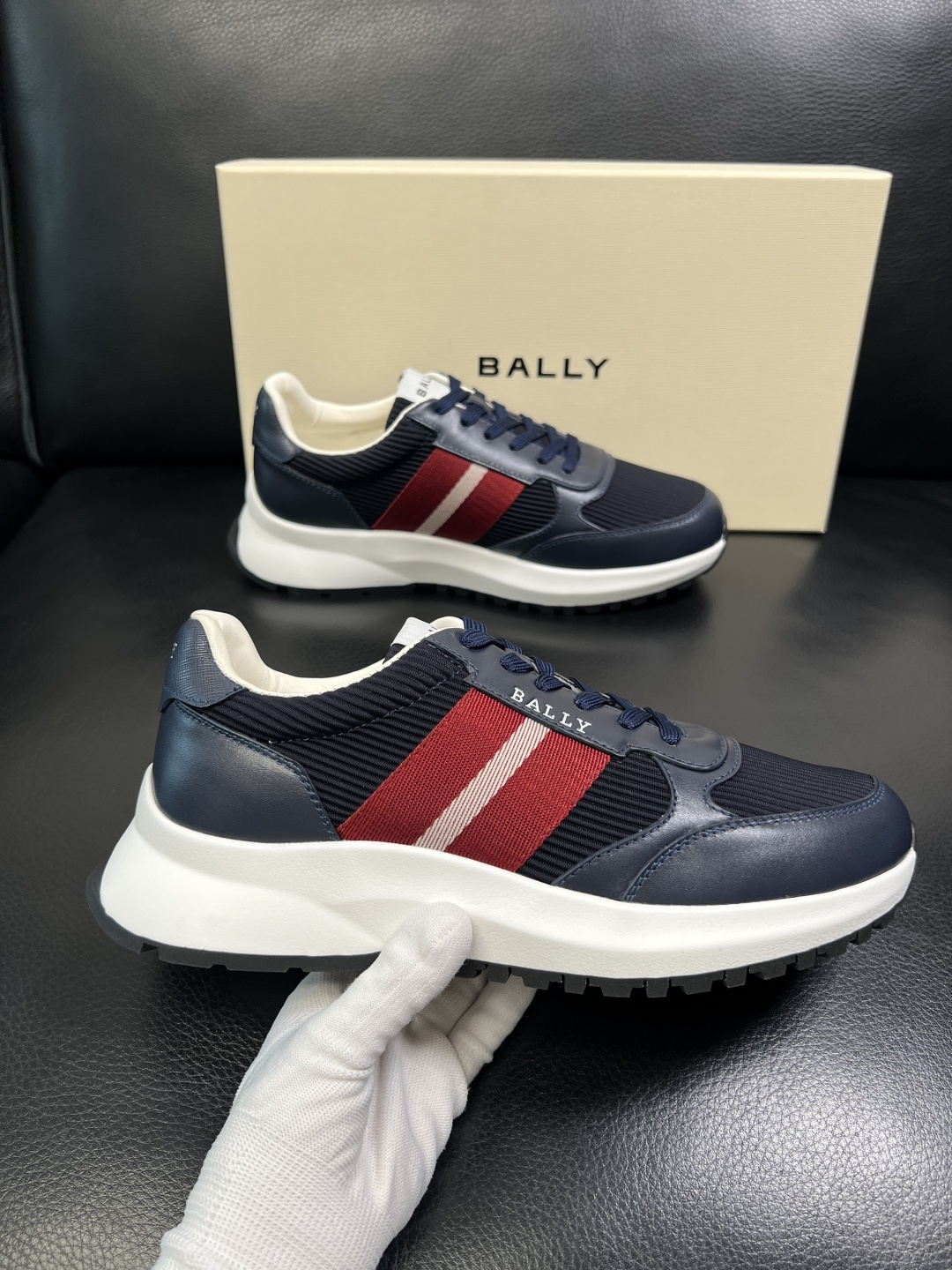 BALLY 高品质 顶级工艺品 巴利 专柜同原厂配置 ，鞋面意大利进口牛皮面料，进口水染牛皮里垫 ，鞋底