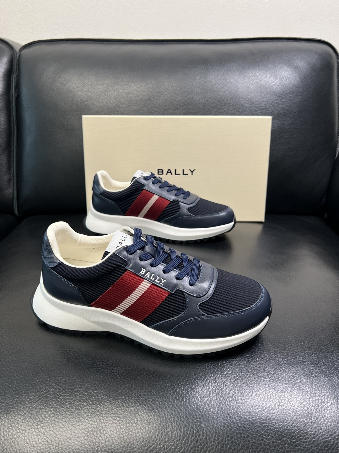 BALLY 高品质 顶级工艺品 巴利 专柜同原厂配置 ，鞋面意大利进口牛皮面料，进口水染牛皮里垫 ，鞋底