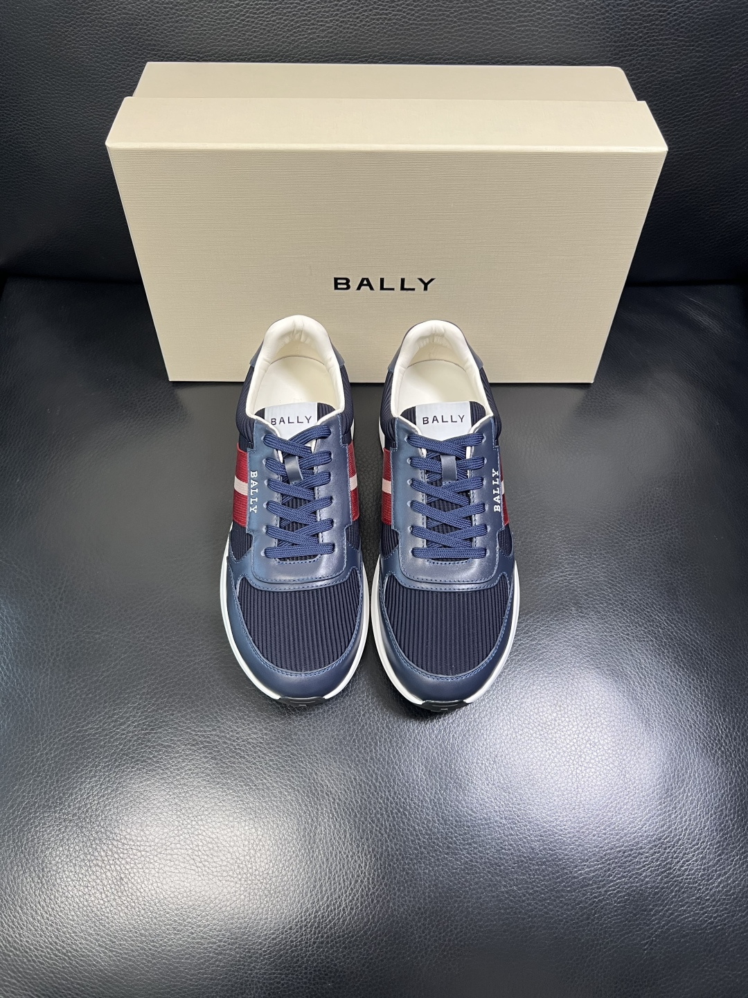 BALLY 高品质 顶级工艺品 巴利 专柜同原厂配置 ，鞋面意大利进口牛皮面料，进口水染牛皮里垫 ，鞋底