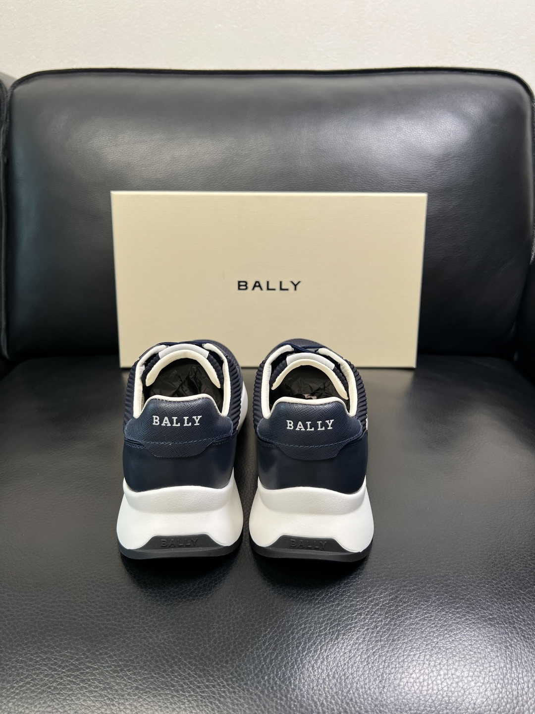 BALLY 高品质 顶级工艺品 巴利 专柜同原厂配置 ，鞋面意大利进口牛皮面料，进口水染牛皮里垫 ，鞋底