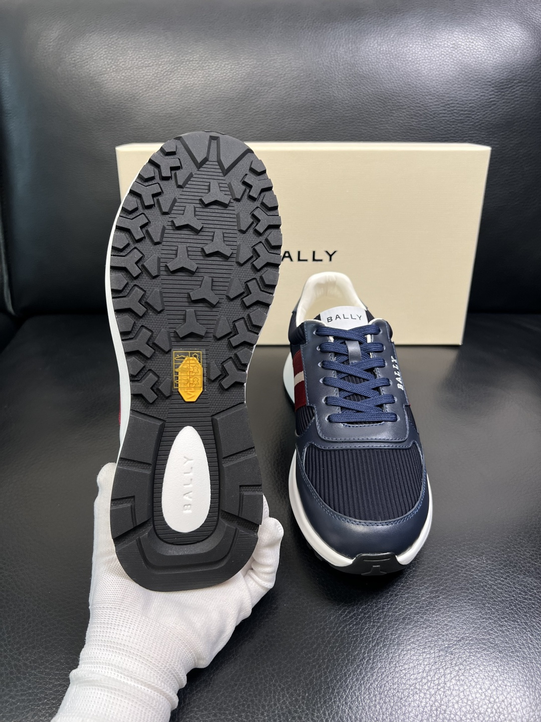 BALLY 高品质 顶级工艺品 巴利 专柜同原厂配置 ，鞋面意大利进口牛皮面料，进口水染牛皮里垫 ，鞋底