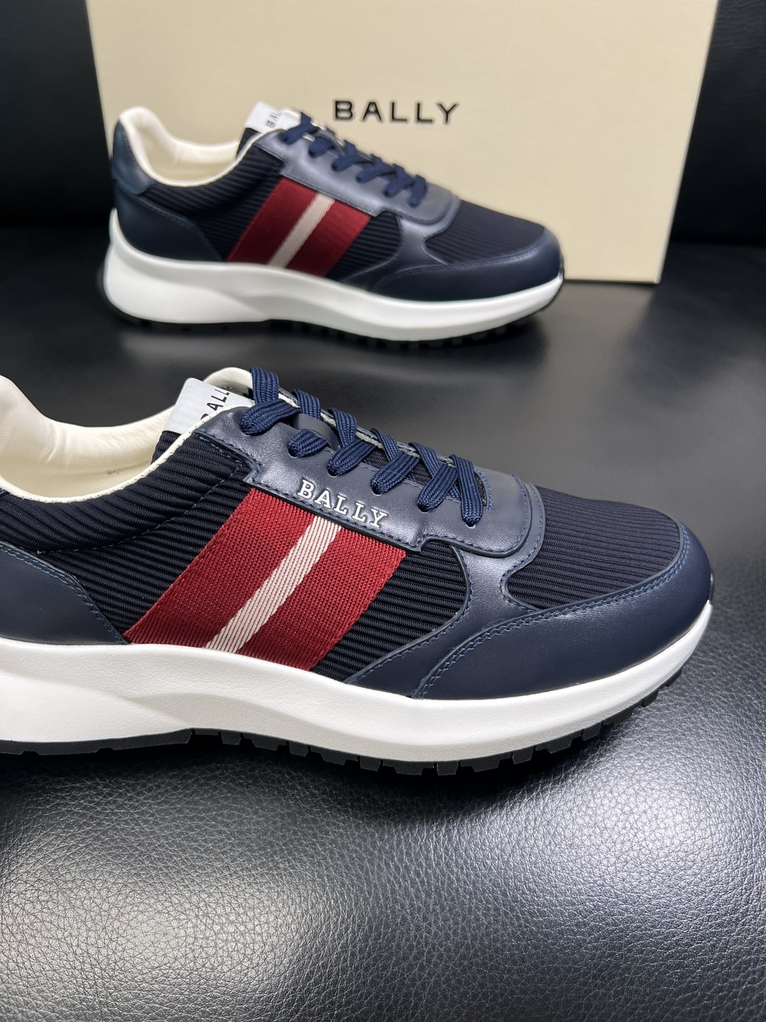 BALLY 高品质 顶级工艺品 巴利 专柜同原厂配置 ，鞋面意大利进口牛皮面料，进口水染牛皮里垫 ，鞋底