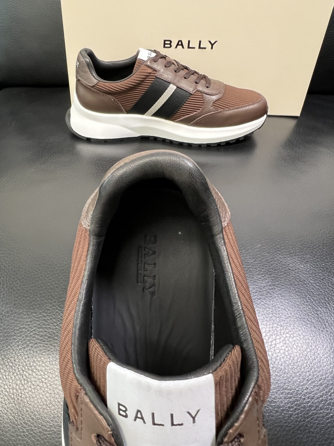 BALLY 高品质 顶级工艺品 巴利 专柜同原厂配置 ，鞋面意大利进口牛皮面料，进口水染牛皮里垫 ，鞋底