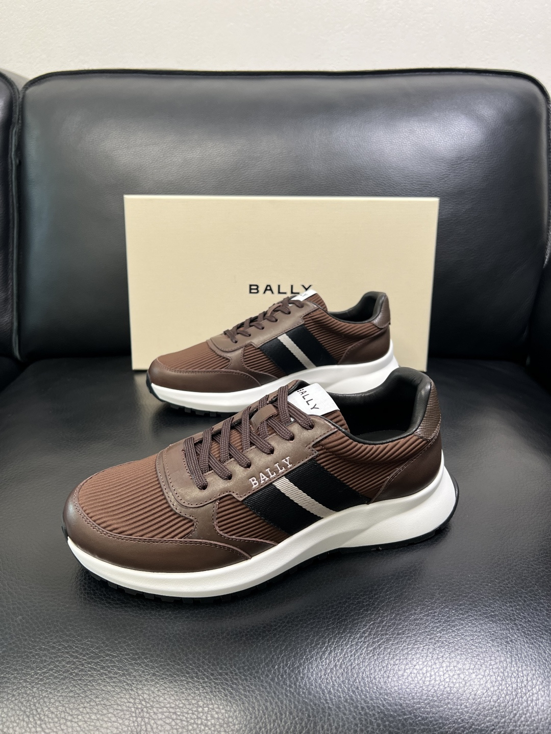BALLY 高品质 顶级工艺品 巴利 专柜同原厂配置 ，鞋面意大利进口牛皮面料，进口水染牛皮里垫 ，鞋底