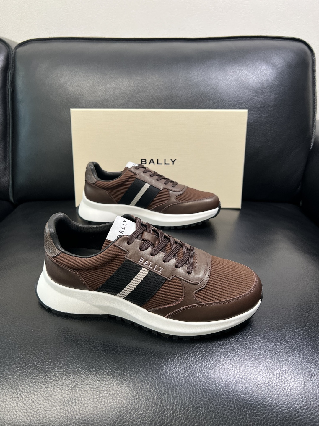 BALLY 高品质 顶级工艺品 巴利 专柜同原厂配置 ，鞋面意大利进口牛皮面料，进口水染牛皮里垫 ，鞋底