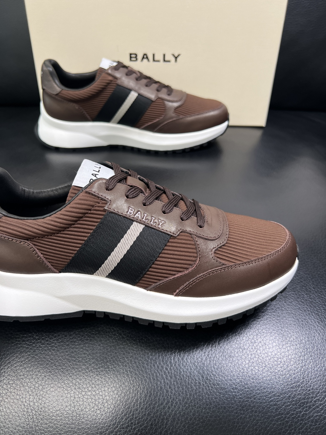 BALLY 高品质 顶级工艺品 巴利 专柜同原厂配置 ，鞋面意大利进口牛皮面料，进口水染牛皮里垫 ，鞋底