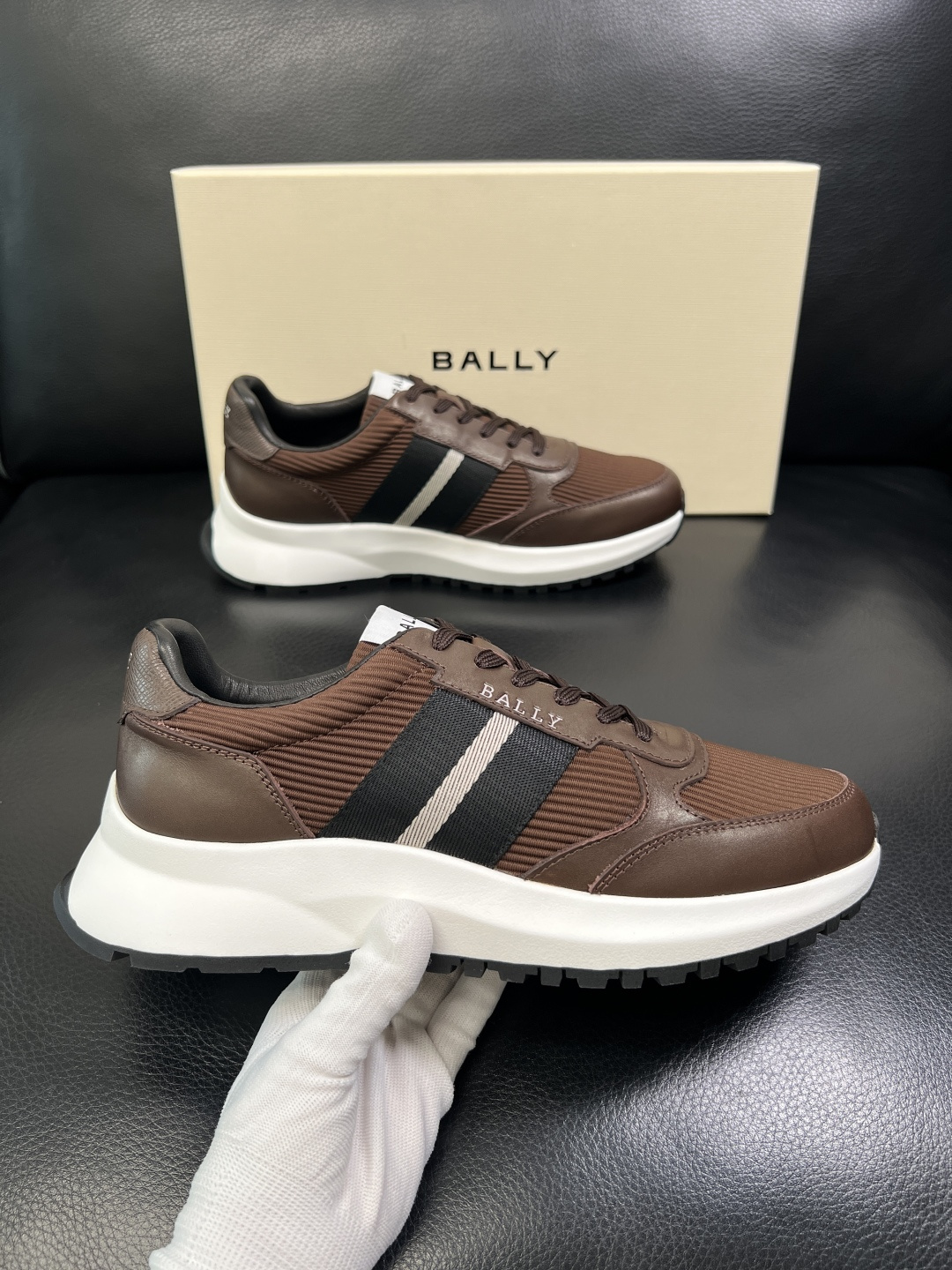 BALLY 高品质 顶级工艺品 巴利 专柜同原厂配置 ，鞋面意大利进口牛皮面料，进口水染牛皮里垫 ，鞋底