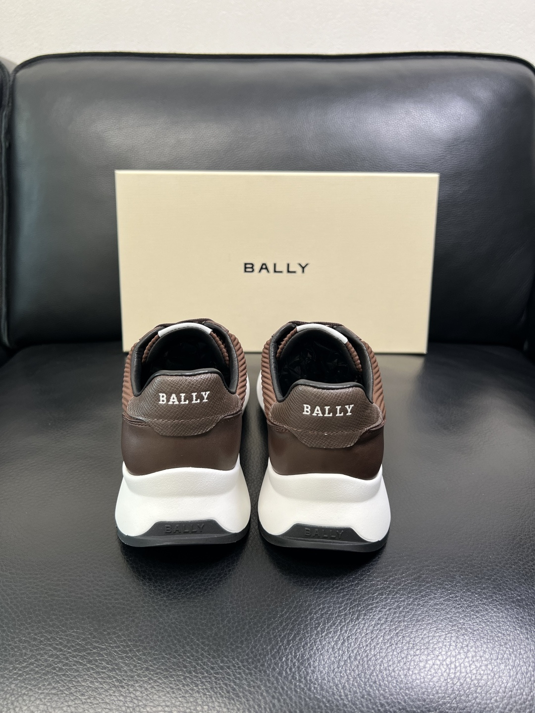 BALLY 高品质 顶级工艺品 巴利 专柜同原厂配置 ，鞋面意大利进口牛皮面料，进口水染牛皮里垫 ，鞋底