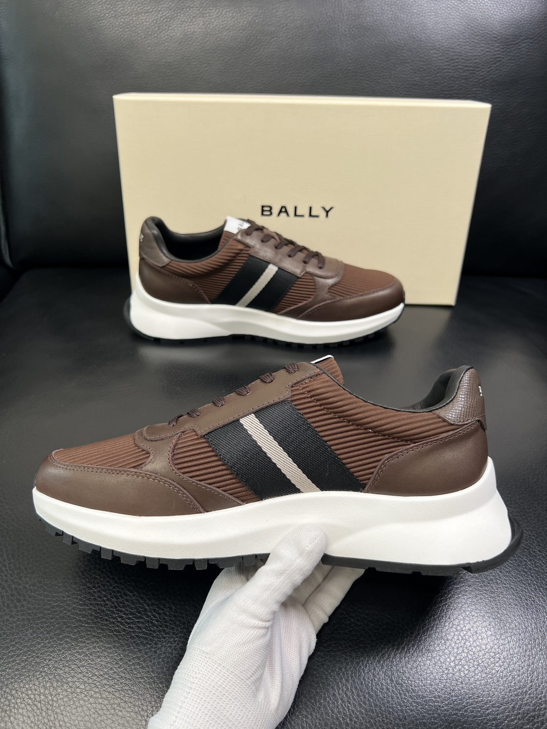 BALLY 高品质 顶级工艺品 巴利 专柜同原厂配置 ，鞋面意大利进口牛皮面料，进口水染牛皮里垫 ，鞋底