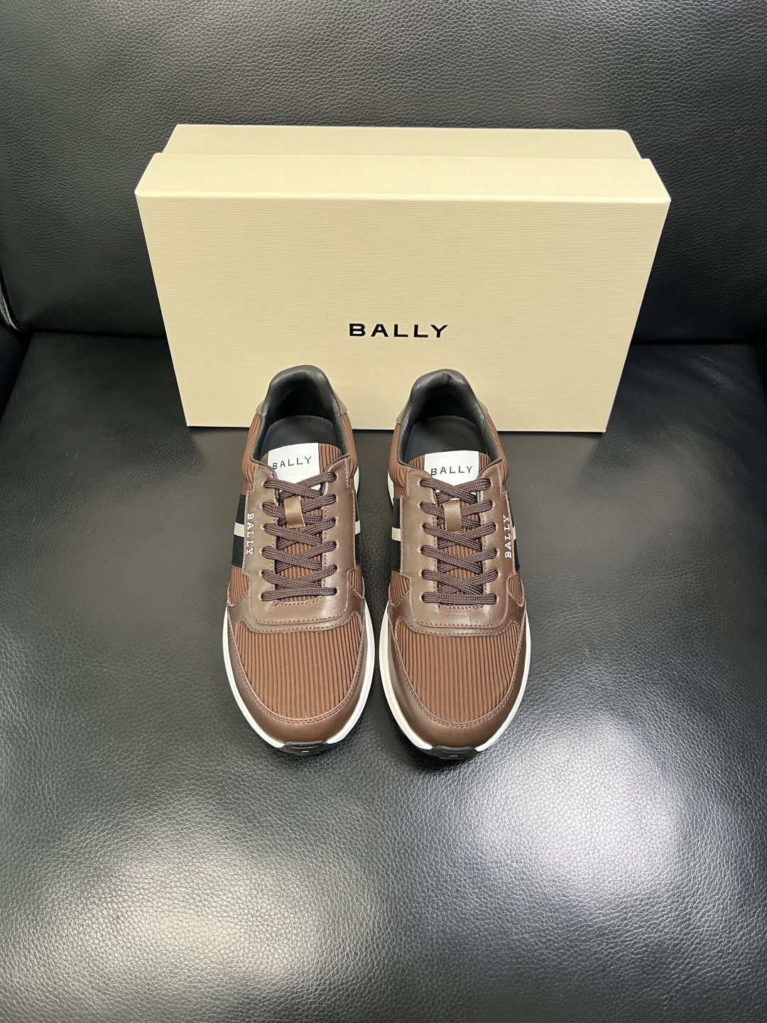 BALLY 高品质 顶级工艺品 巴利 专柜同原厂配置 ，鞋面意大利进口牛皮面料，进口水染牛皮里垫 ，鞋底