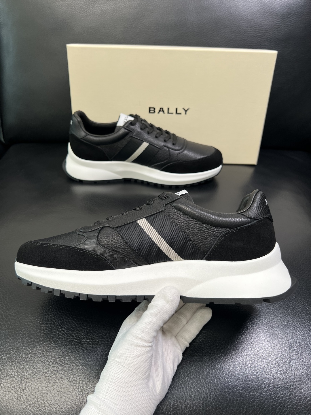 BALLY 高品质 顶级工艺品 巴利 专柜同原厂配置 ，鞋面意大利进口牛皮面料，进口水染牛皮里垫 ，鞋底