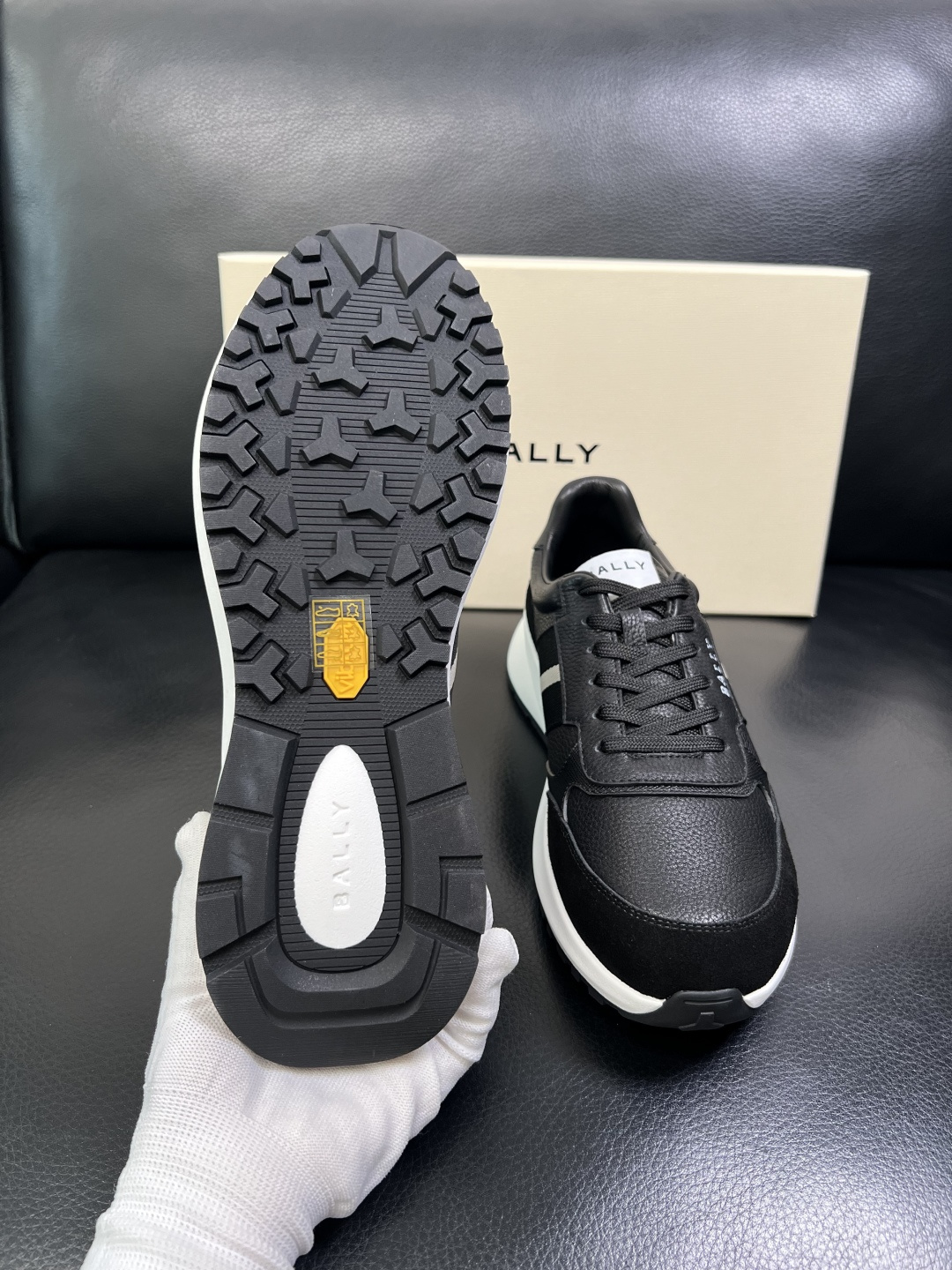 BALLY 高品质 顶级工艺品 巴利 专柜同原厂配置 ，鞋面意大利进口牛皮面料，进口水染牛皮里垫 ，鞋底