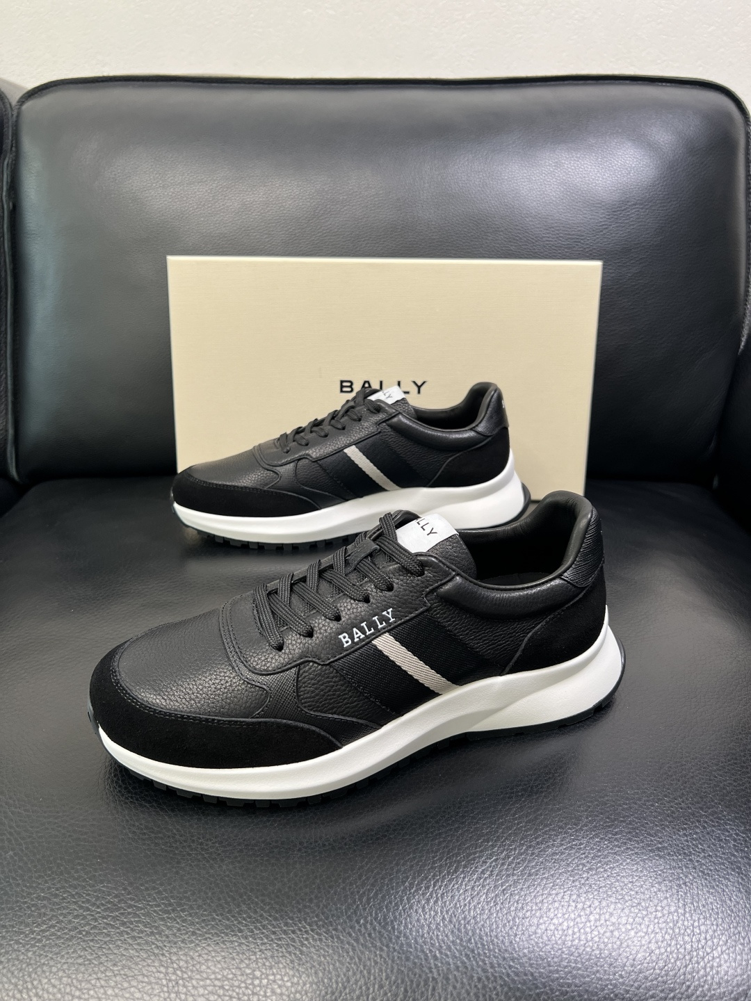 BALLY 高品质 顶级工艺品 巴利 专柜同原厂配置 ，鞋面意大利进口牛皮面料，进口水染牛皮里垫 ，鞋底