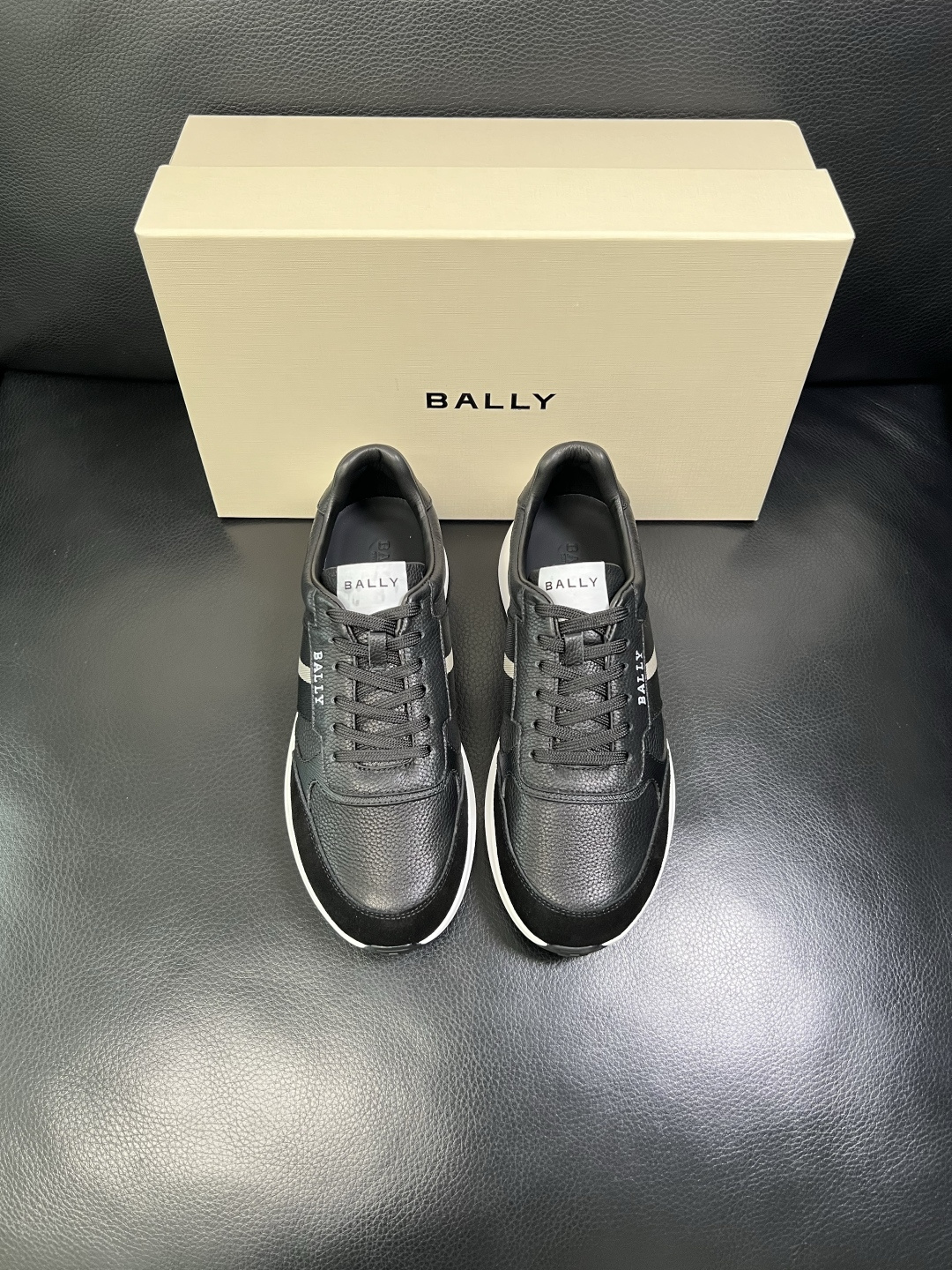 BALLY 高品质 顶级工艺品 巴利 专柜同原厂配置 ，鞋面意大利进口牛皮面料，进口水染牛皮里垫 ，鞋底