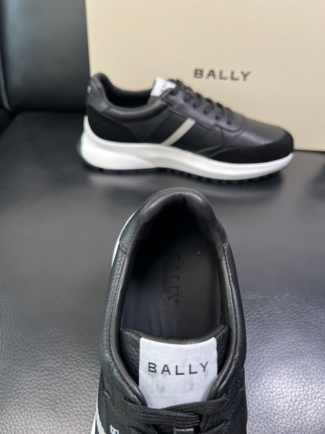 BALLY 高品质 顶级工艺品 巴利 专柜同原厂配置 ，鞋面意大利进口牛皮面料，进口水染牛皮里垫 ，鞋底