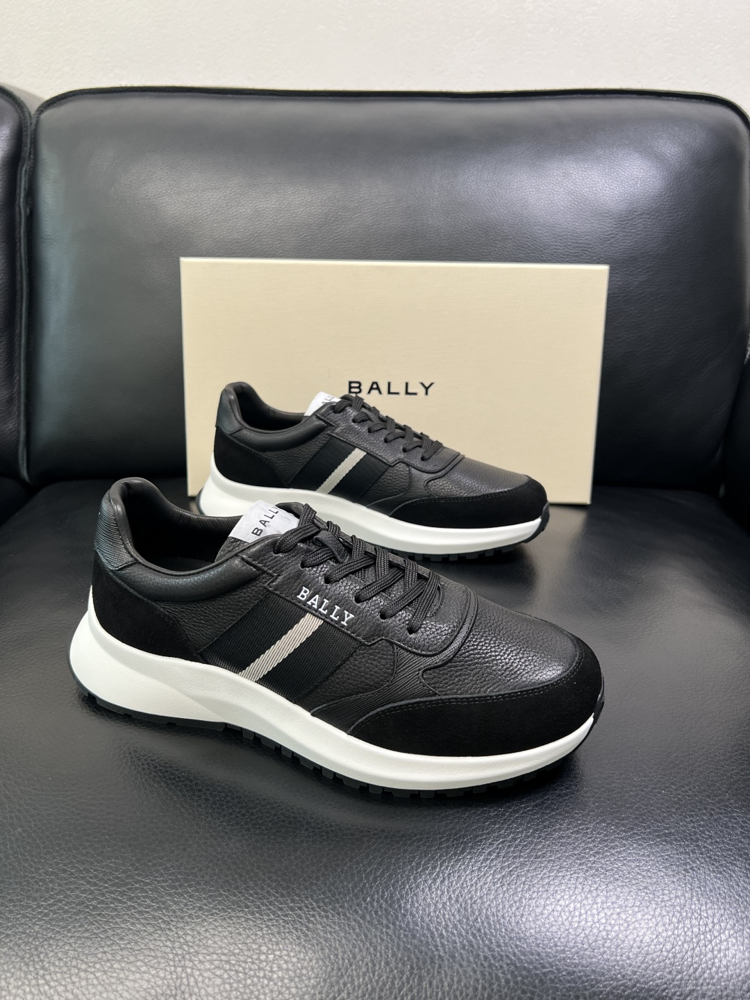 BALLY 高品质 顶级工艺品 巴利 专柜同原厂配置 ，鞋面意大利进口牛皮面料，进口水染牛皮里垫 ，鞋底