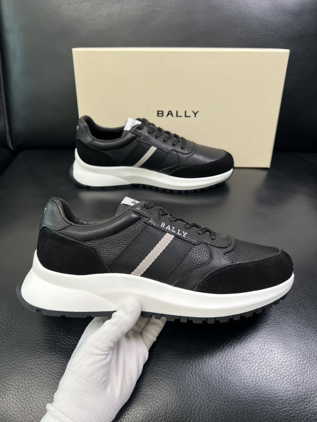 BALLY 高品质 顶级工艺品 巴利 专柜同原厂配置 ，鞋面意大利进口牛皮面料，进口水染牛皮里垫 ，鞋底