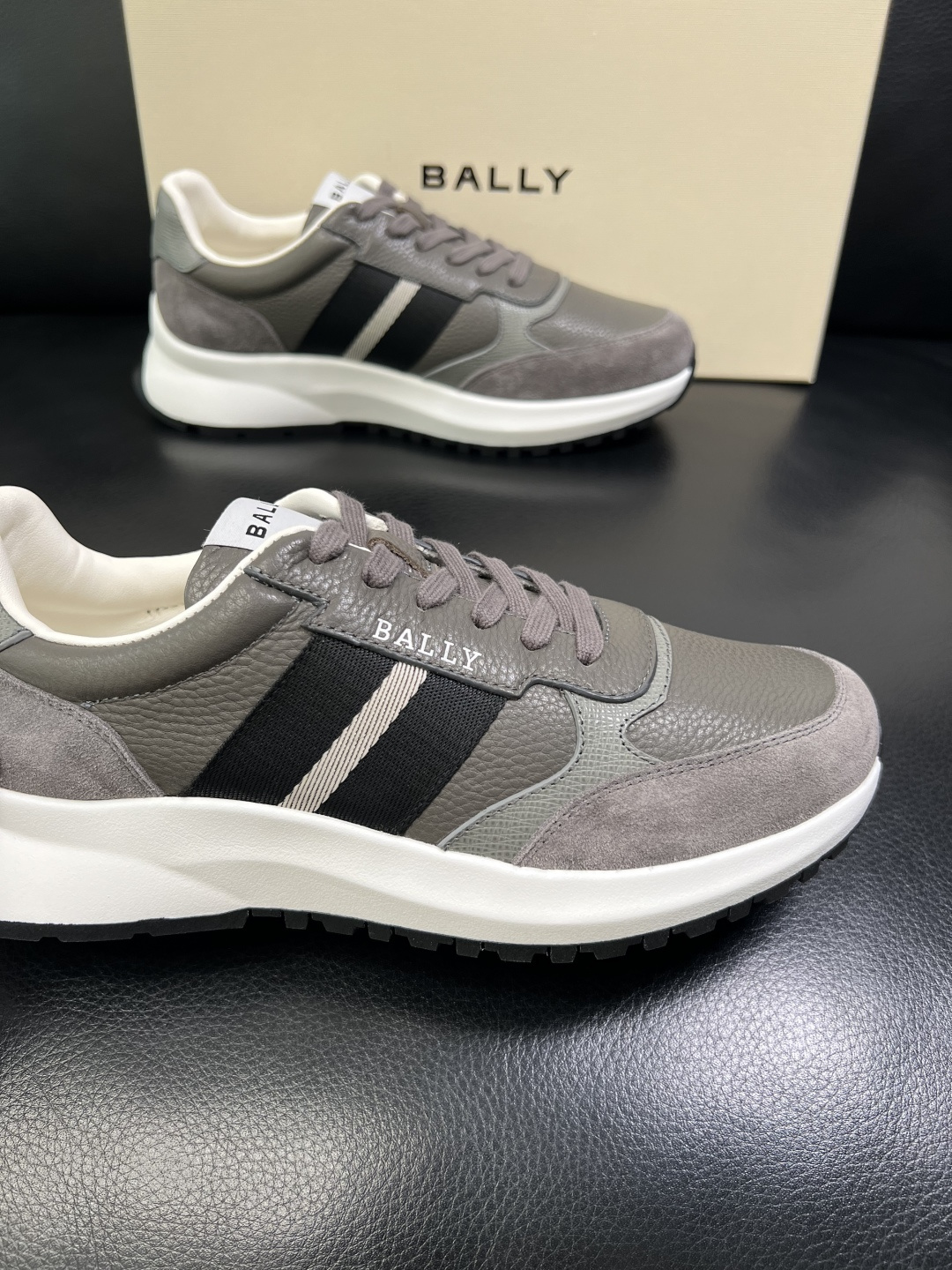 BALLY 高品质 顶级工艺品 巴利 专柜同原厂配置 ，鞋面意大利进口牛皮面料，进口水染牛皮里垫 ，鞋底