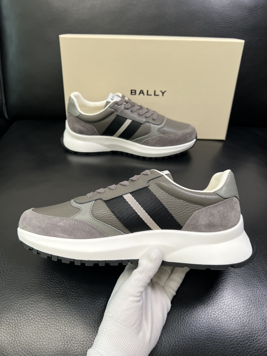 BALLY 高品质 顶级工艺品 巴利 专柜同原厂配置 ，鞋面意大利进口牛皮面料，进口水染牛皮里垫 ，鞋底