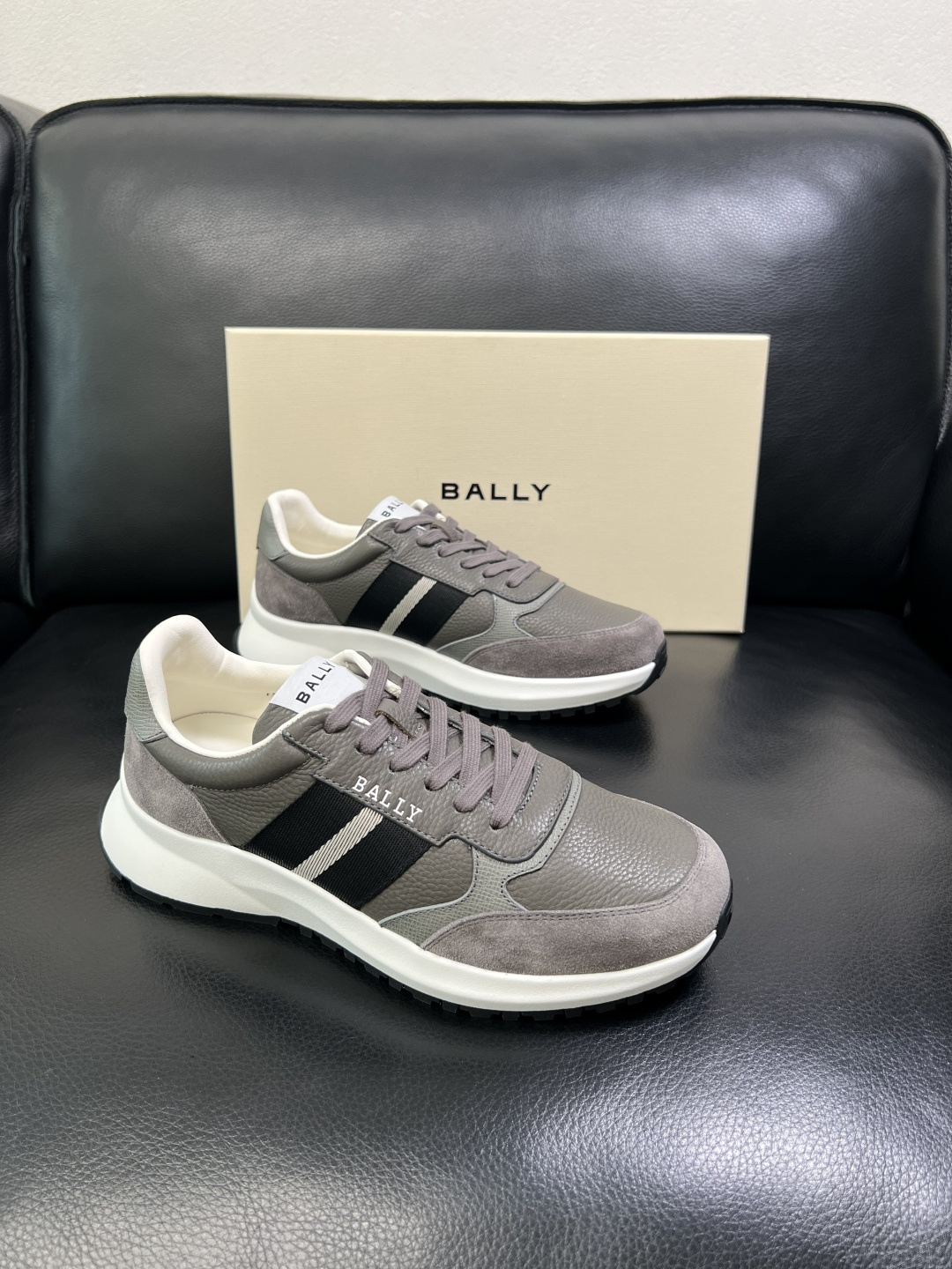BALLY 高品质 顶级工艺品 巴利 专柜同原厂配置 ，鞋面意大利进口牛皮面料，进口水染牛皮里垫 ，鞋底