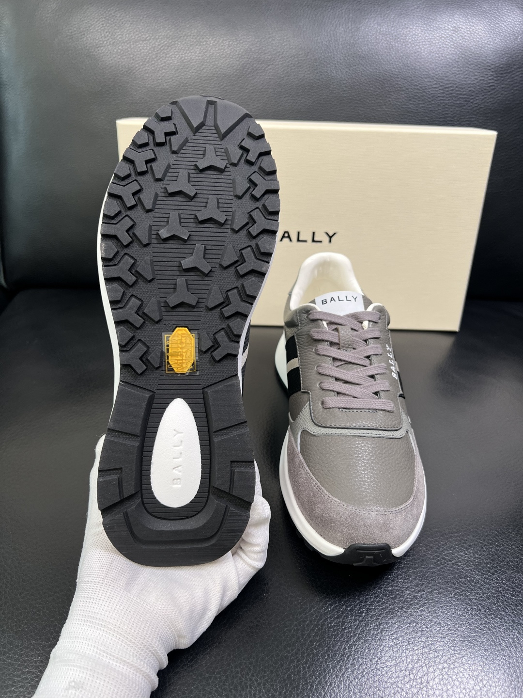 BALLY 高品质 顶级工艺品 巴利 专柜同原厂配置 ，鞋面意大利进口牛皮面料，进口水染牛皮里垫 ，鞋底
