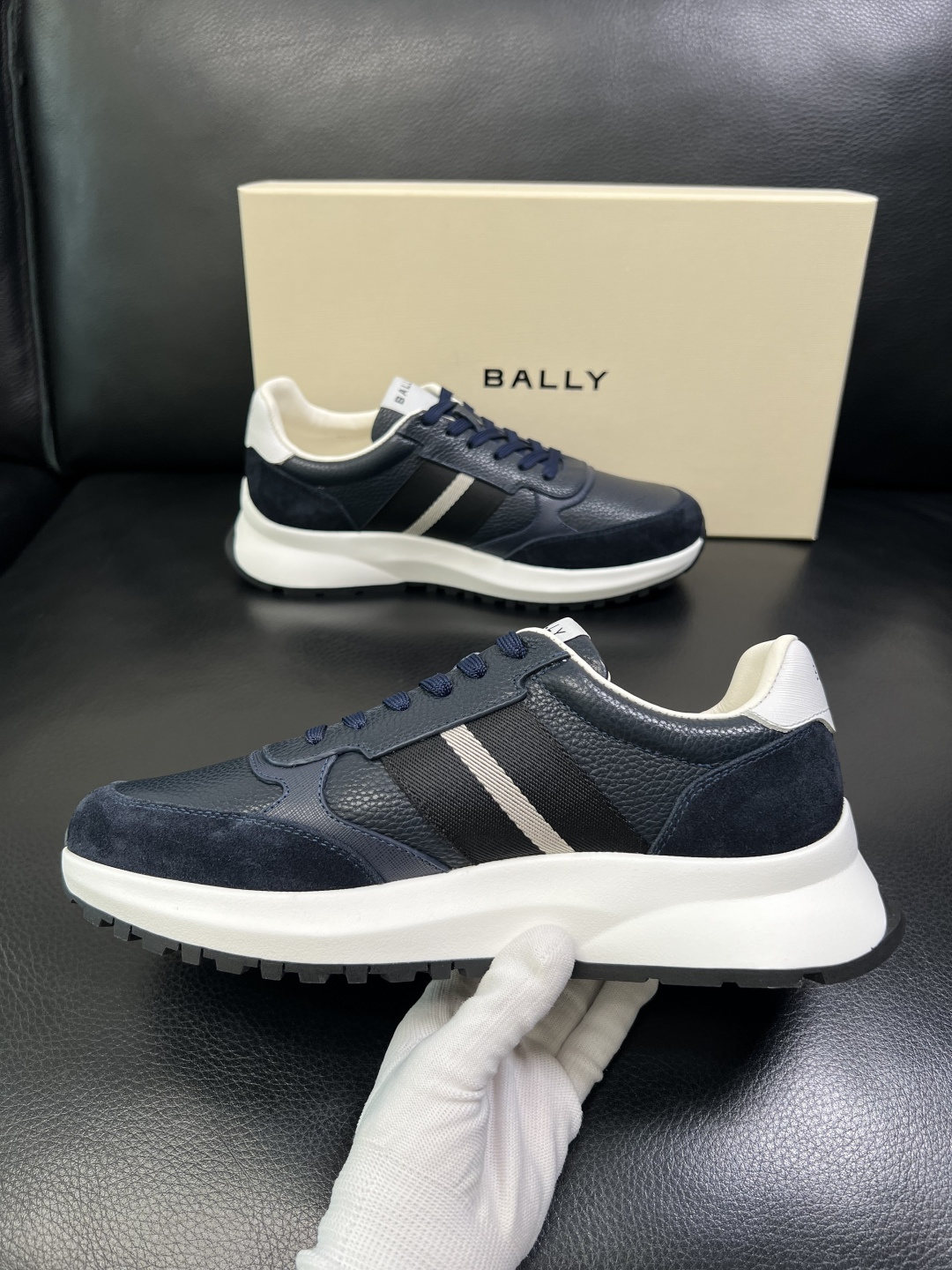 BALLY 高品质 顶级工艺品 巴利 专柜同原厂配置 ，鞋面意大利进口牛皮面料，进口水染牛皮里垫 ，鞋底