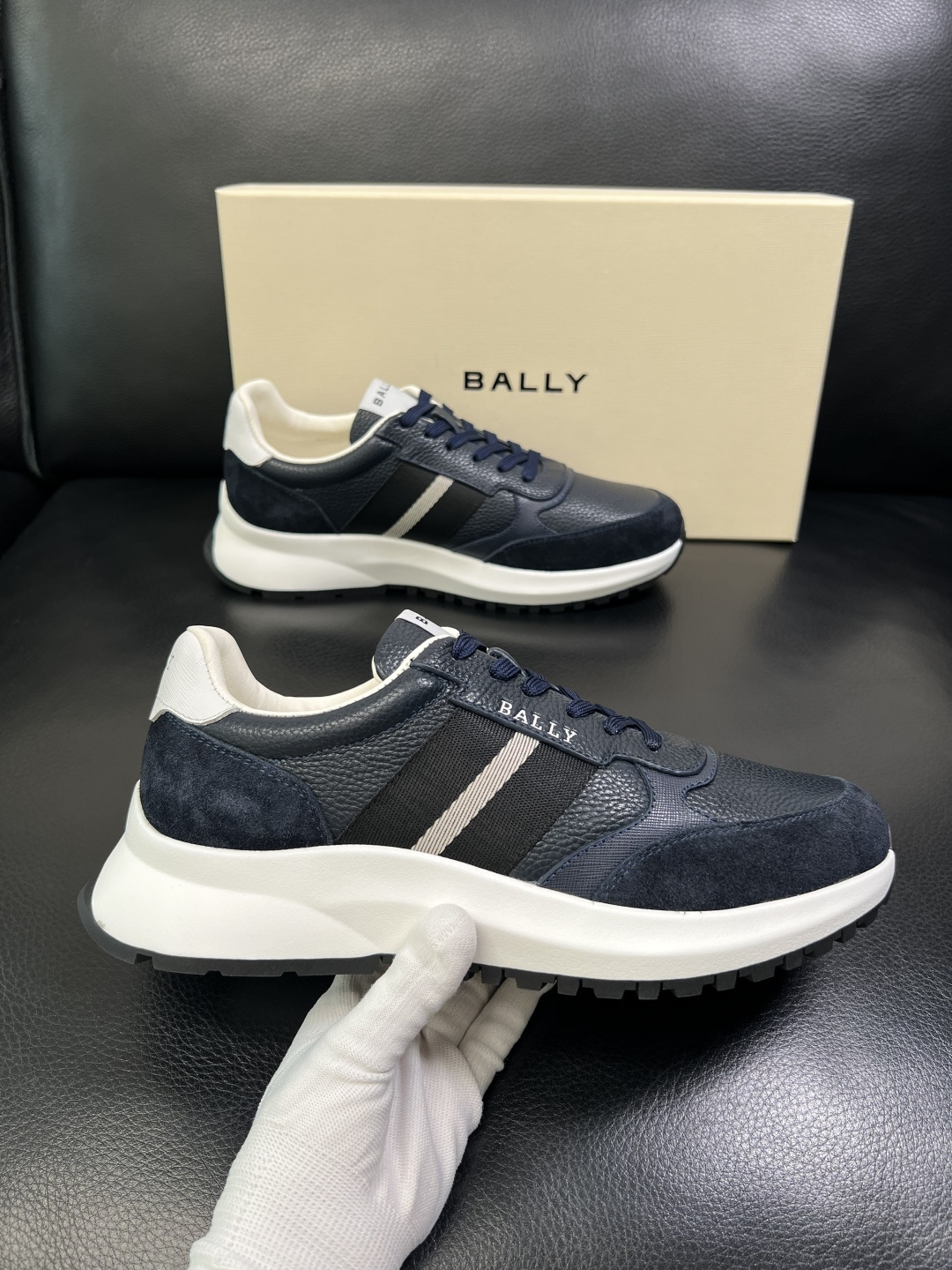BALLY 高品质 顶级工艺品 巴利 专柜同原厂配置 ，鞋面意大利进口牛皮面料，进口水染牛皮里垫 ，鞋底