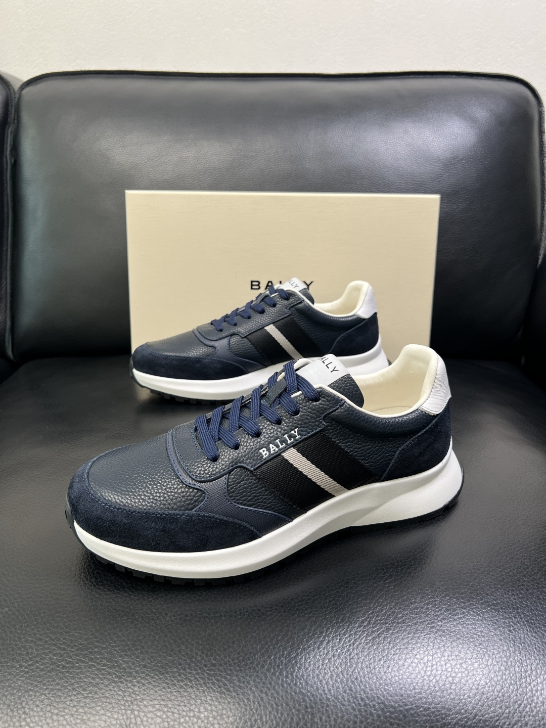 BALLY 高品质 顶级工艺品 巴利 专柜同原厂配置 ，鞋面意大利进口牛皮面料，进口水染牛皮里垫 ，鞋底