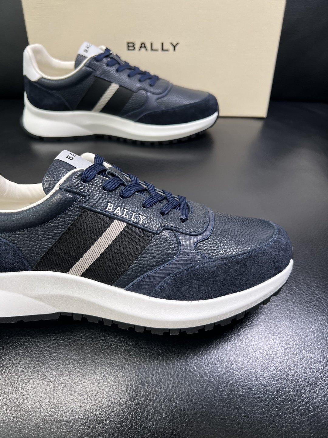 BALLY 高品质 顶级工艺品 巴利 专柜同原厂配置 ，鞋面意大利进口牛皮面料，进口水染牛皮里垫 ，鞋底