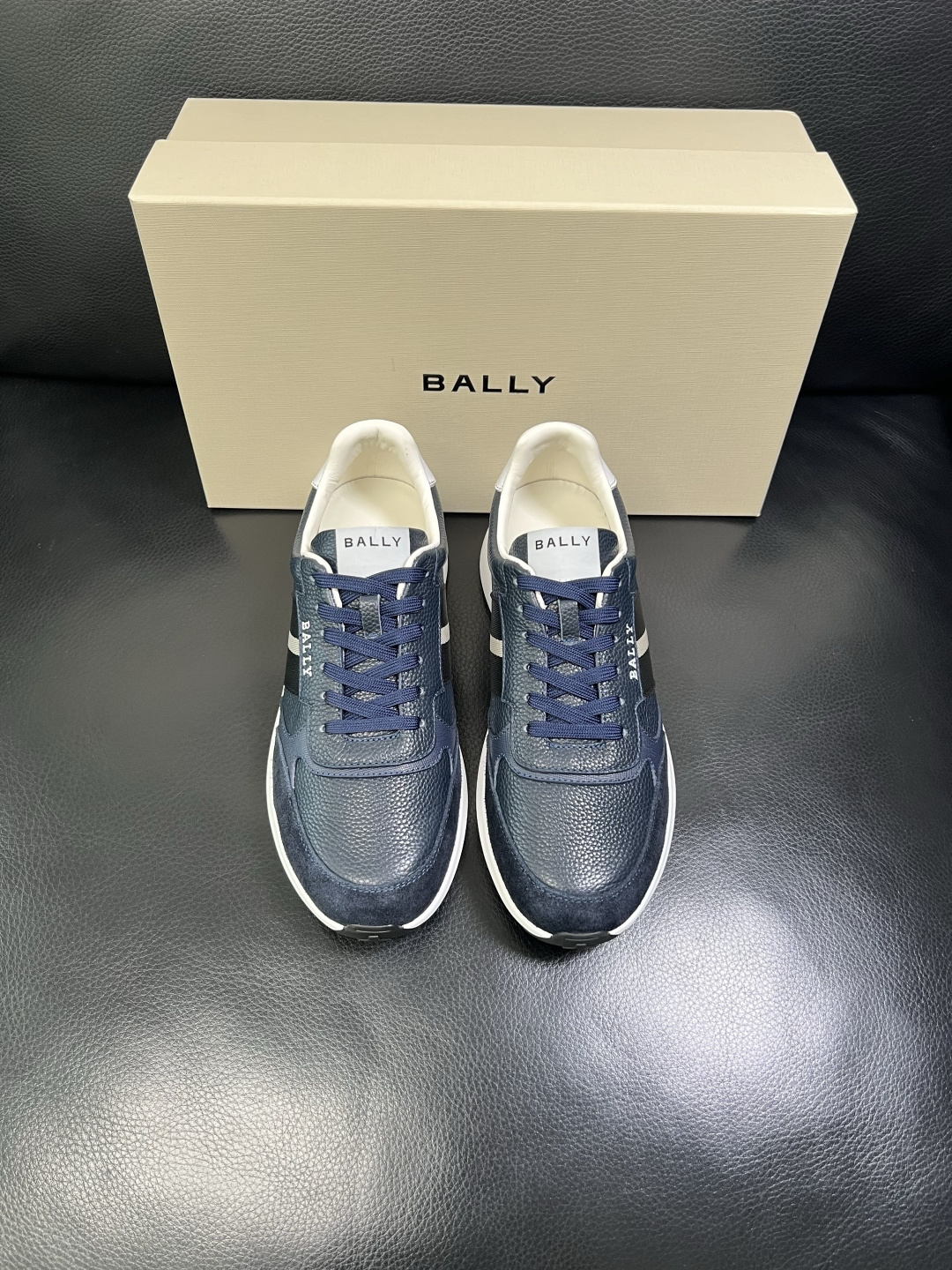 BALLY 高品质 顶级工艺品 巴利 专柜同原厂配置 ，鞋面意大利进口牛皮面料，进口水染牛皮里垫 ，鞋底