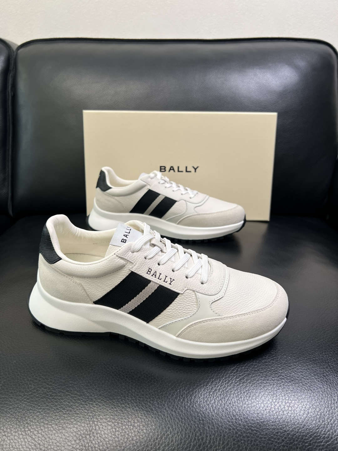 BALLY 高品质 顶级工艺品 巴利 专柜同原厂配置 ，鞋面意大利进口牛皮面料，进口水染牛皮里垫 ，鞋底