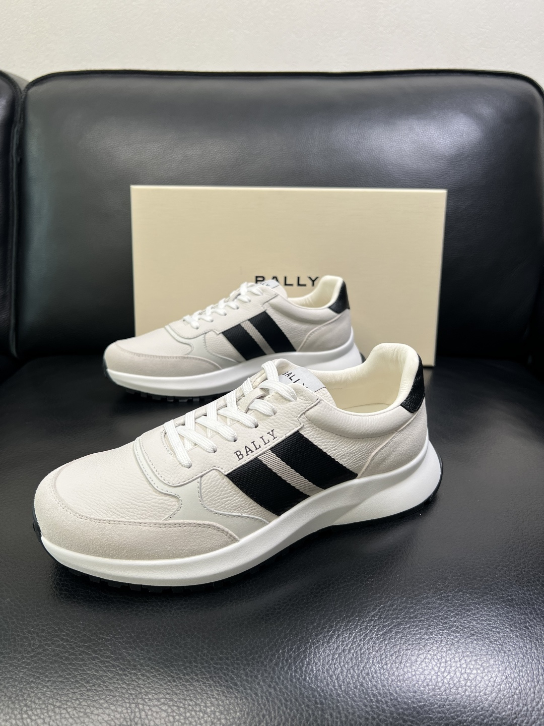 BALLY 高品质 顶级工艺品 巴利 专柜同原厂配置 ，鞋面意大利进口牛皮面料，进口水染牛皮里垫 ，鞋底