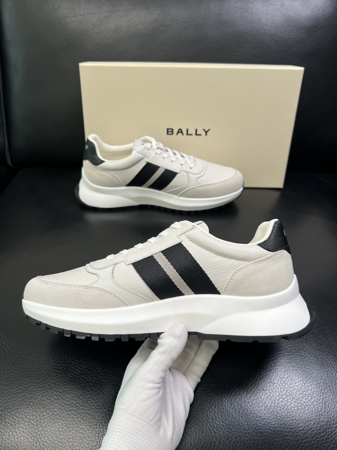 BALLY 高品质 顶级工艺品 巴利 专柜同原厂配置 ，鞋面意大利进口牛皮面料，进口水染牛皮里垫 ，鞋底