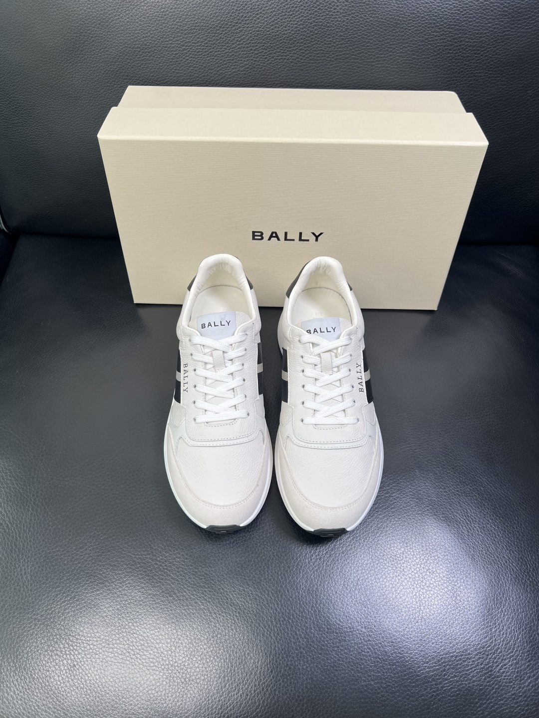 BALLY 高品质 顶级工艺品 巴利 专柜同原厂配置 ，鞋面意大利进口牛皮面料，进口水染牛皮里垫 ，鞋底