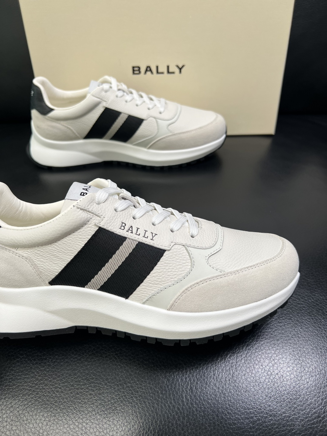 BALLY 高品质 顶级工艺品 巴利 专柜同原厂配置 ，鞋面意大利进口牛皮面料，进口水染牛皮里垫 ，鞋底