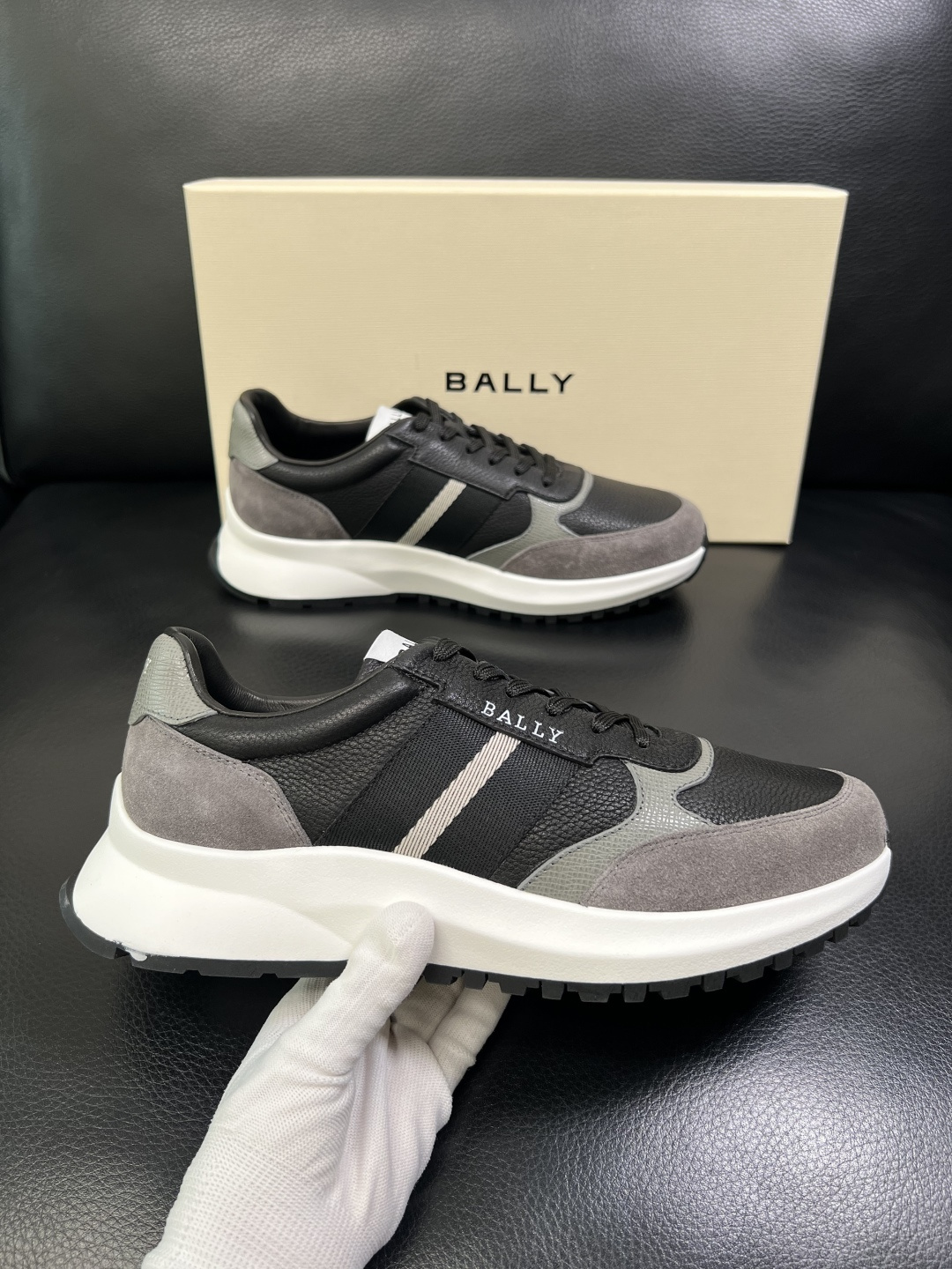 BALLY 高品质 顶级工艺品 巴利 专柜同原厂配置 ，鞋面意大利进口牛皮面料，进口水染牛皮里垫 ，鞋底