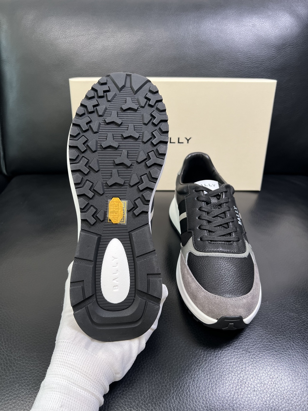 BALLY 高品质 顶级工艺品 巴利 专柜同原厂配置 ，鞋面意大利进口牛皮面料，进口水染牛皮里垫 ，鞋底