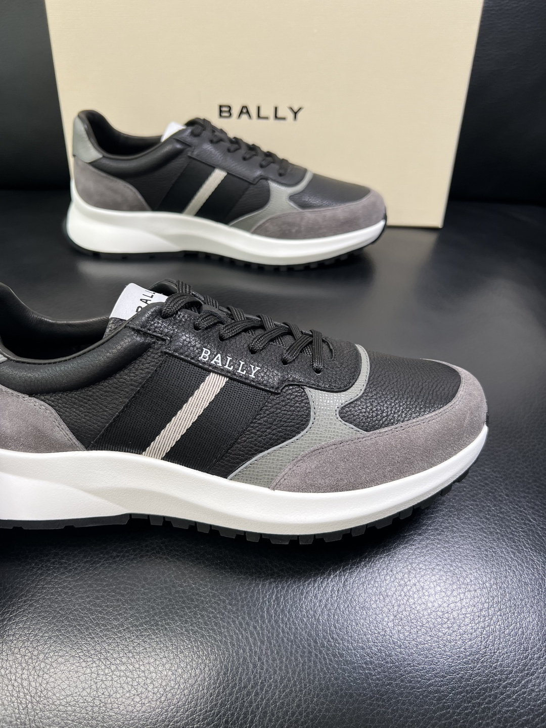 BALLY 高品质 顶级工艺品 巴利 专柜同原厂配置 ，鞋面意大利进口牛皮面料，进口水染牛皮里垫 ，鞋底